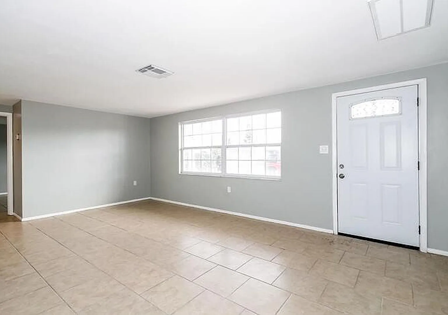 Charming 2/2 Home in Holiday, Florida - Seconds from US Highway 19! — Photo 3