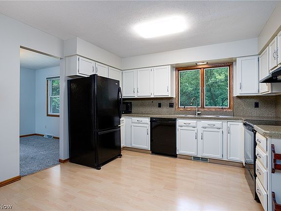 4th image of 440 Westwood Ave