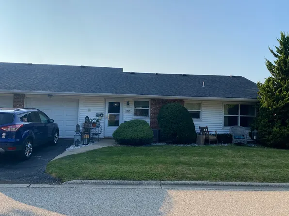 7432 Crest Hill Ct, Fox Lake, IL 60020