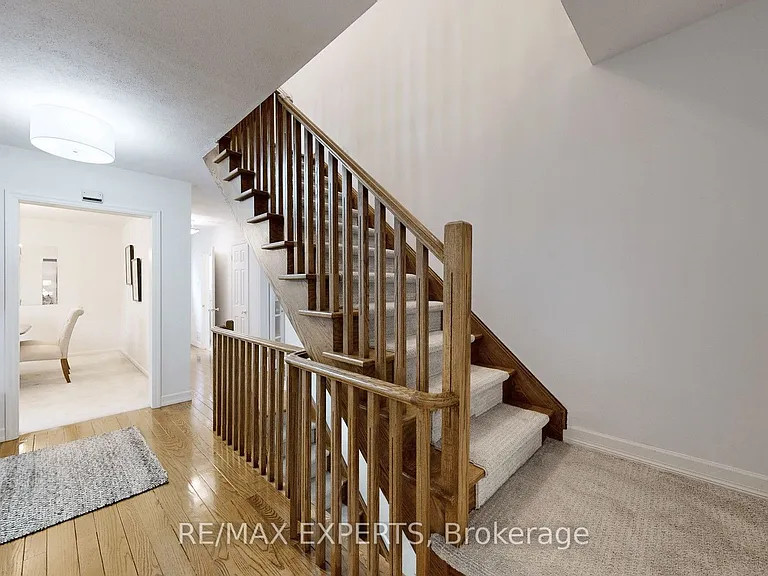 187 Cassandra Blvd — Photo 16