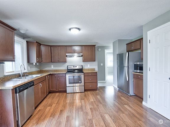 4th image of 2715 25th Avenue Ct SE