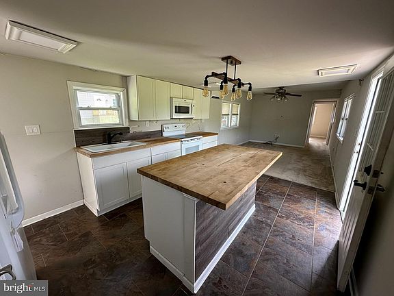4th image of 269 Kelton Rd