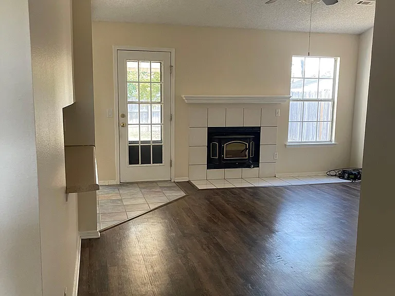4226 Backus Ave — Photo 4
