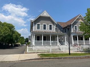 325 Elm St, Holyoke, MA 01040
