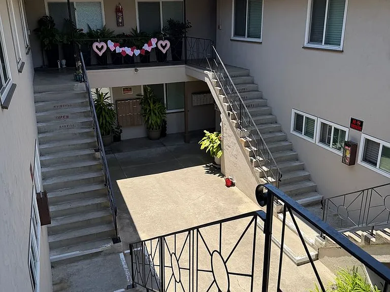 One Bedroom Close to Downtown! — Photo 11