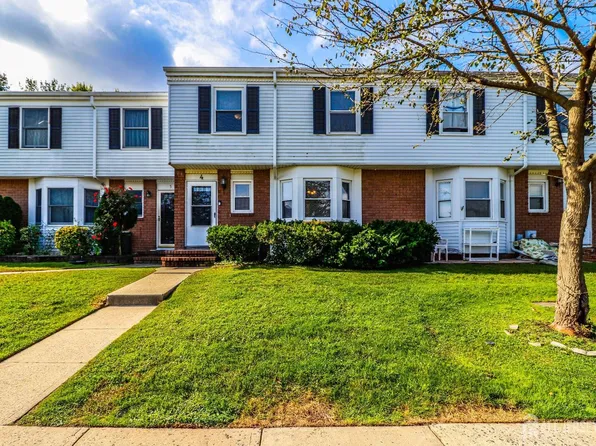 4 Dogwood Ct, Sayreville, NJ 08872