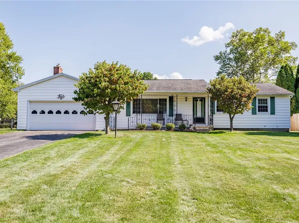 30 Sunset Trl, Fairport, NY 14450
