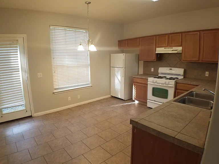 2502 Allred Dr — Photo 10