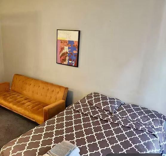 1st image of 4306 Ludlow St #1B1B