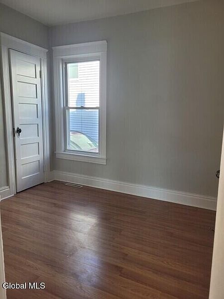 3rd image of 20 Green Street