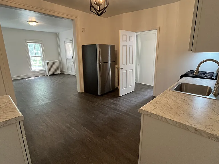214 Ferris St — Photo 6