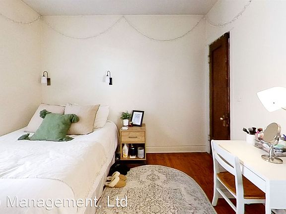 4th image of 1950 W Belle Plaine Ave #1