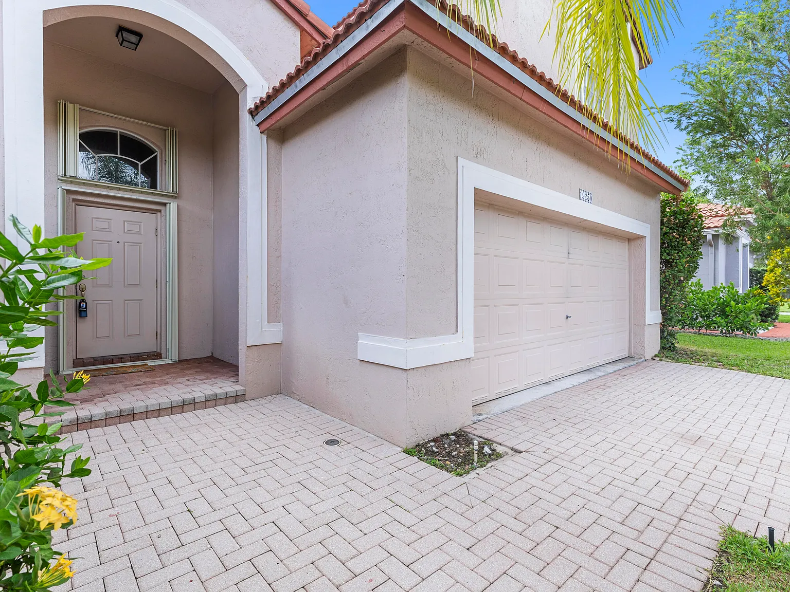 3 bed, 2.5 bath, 1993 sqft, $3,500 — Photo 4