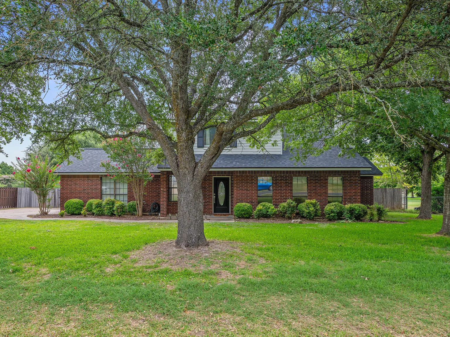 4 bed, 2.5 bath, 1747 sqft, $2,650 — Photo 2
