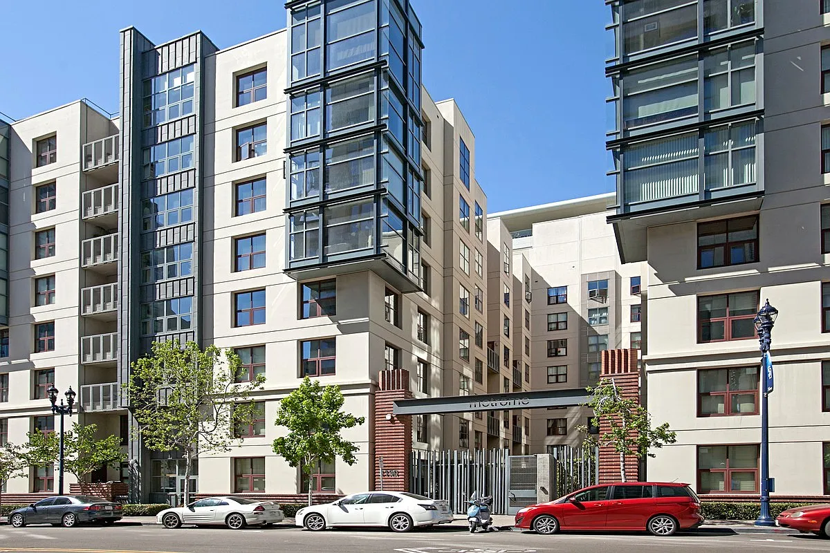 East Village 2 bedroom 2 bath condo in Metrome! — Photo 2