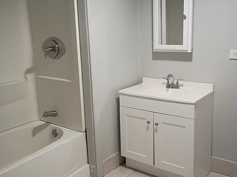 646 Cranston St #B — Photo 3