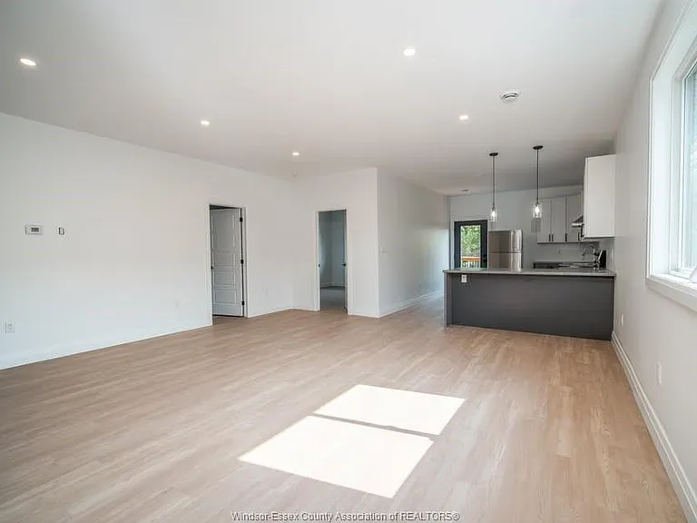 1210 Laurendeau Ave — Photo 3