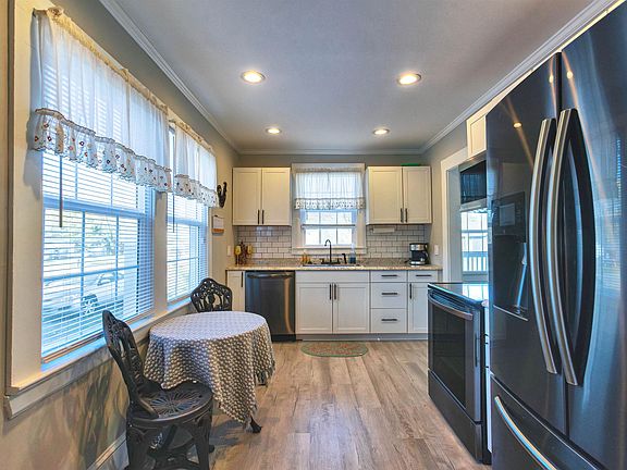 5th image of 604 E Jefferies St