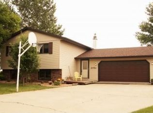 2751 Walnut Cir, Moorhead, MN 56560