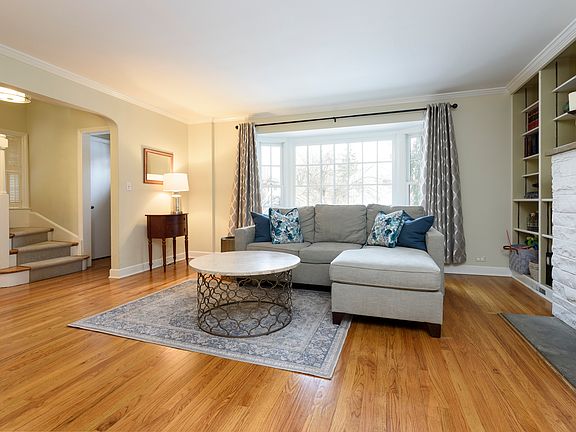 3rd image of 498 Pleasant Ave