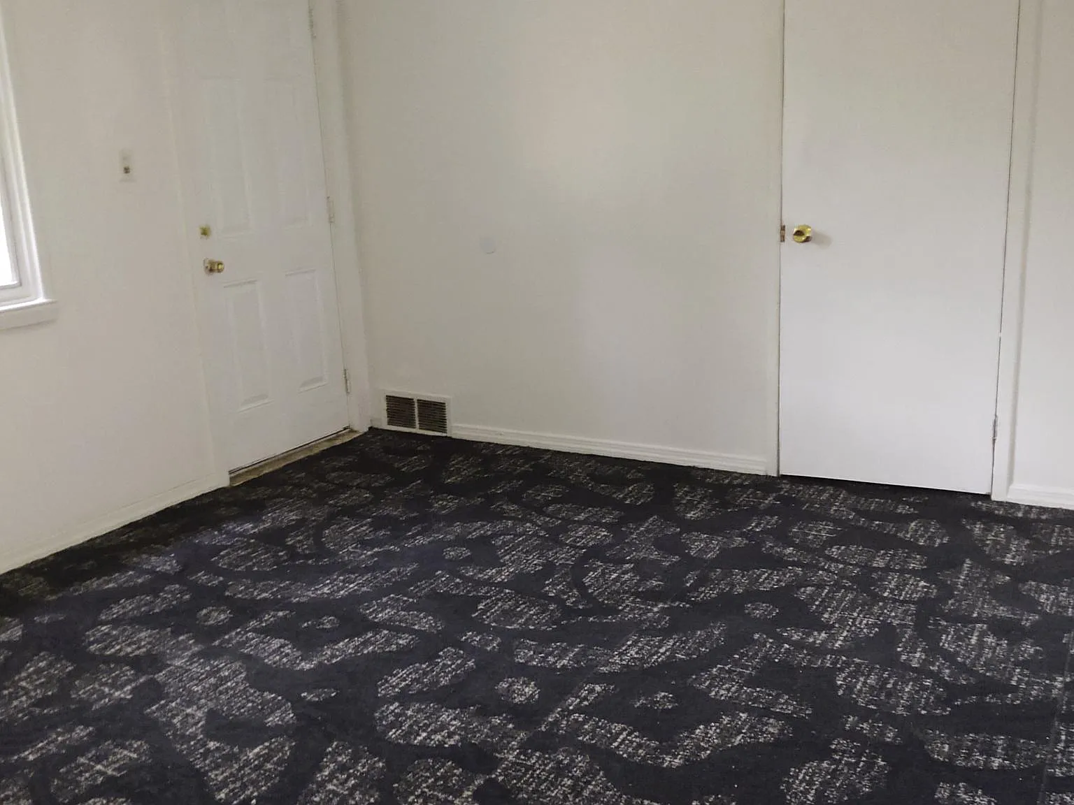 3 bed, 1100 sqft, $2,000 — Photo 3