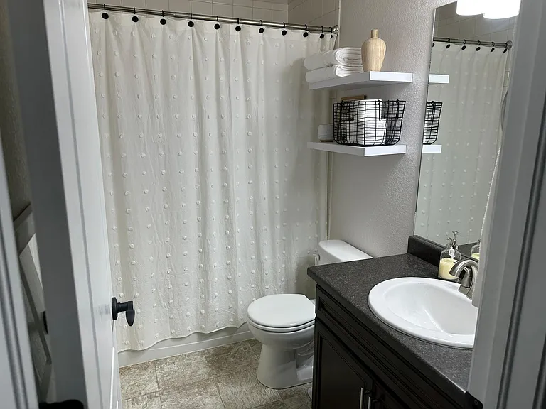 Full Bathroom