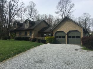 100 Forest Park Dr, Hendersonville, NC 28792