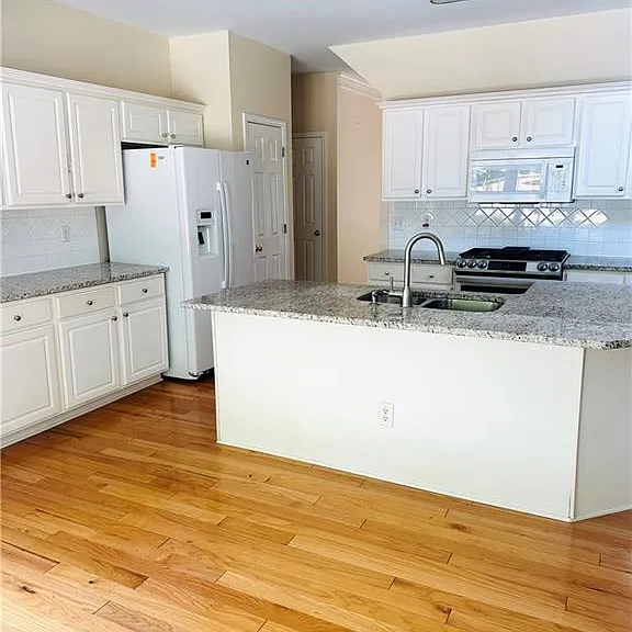 811 Valley Dr — Photo 8