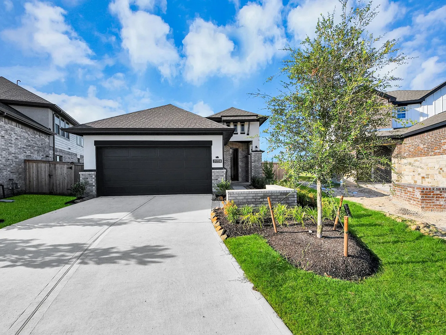 4 bed, 2.5 bath, 1755 sqft, $2,700 — Photo 3