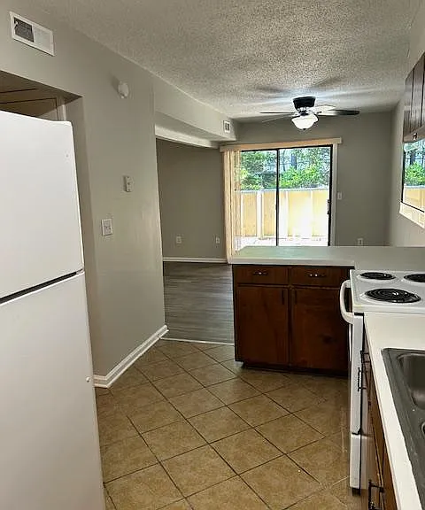 465 Hickory Hill Dr — Photo 30