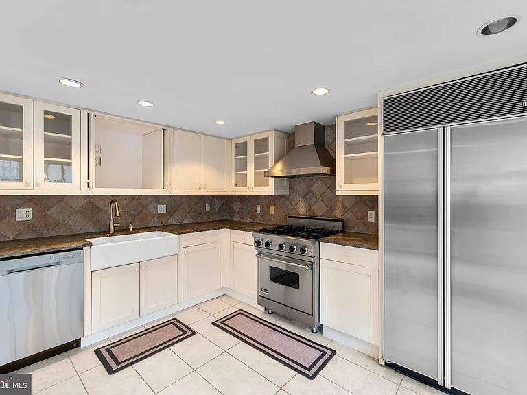3341 Dent Pl NW — Photo 8