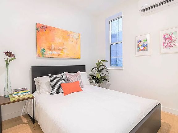 5th image of 820 Marcy Ave APT 6