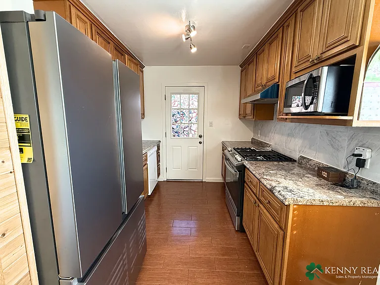 925 Newman Dr — Photo 5