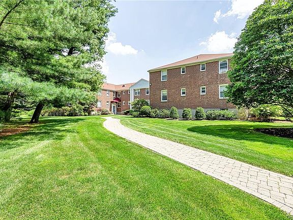 4th image of 2 Bryant Cres APT 2K