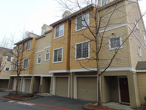 1800 NE 40th St Photo 1