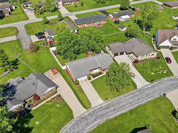 3rd image of 833 Glyncrest Dr
