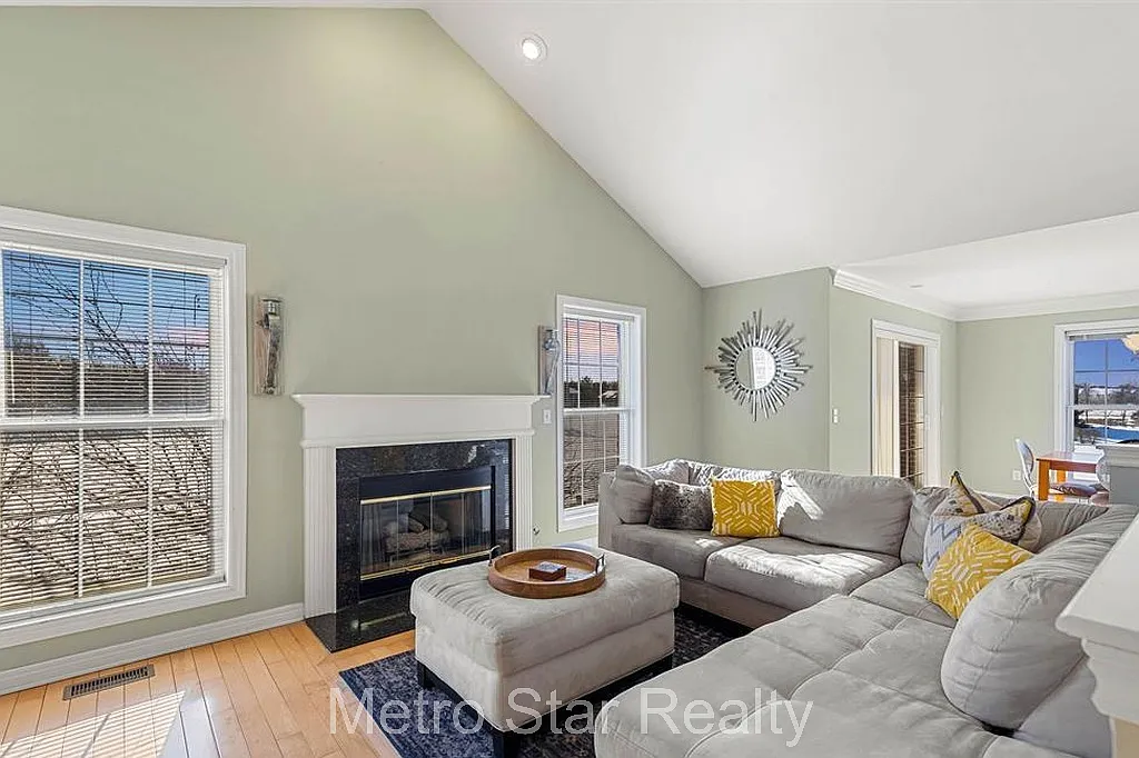 2 bed, 1463 sqft, $2,200 — Photo 3