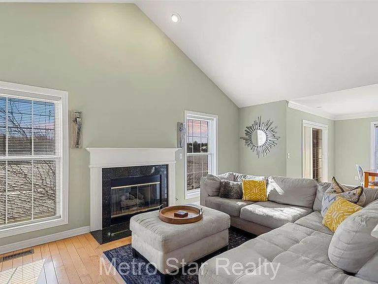 120 N Village Way — Photo 3