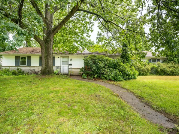 1129 Par 4 Cir, Kalamazoo, MI 49008