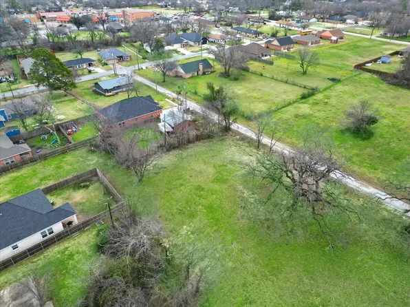 610 W Myers St, Terrell, TX 75160
