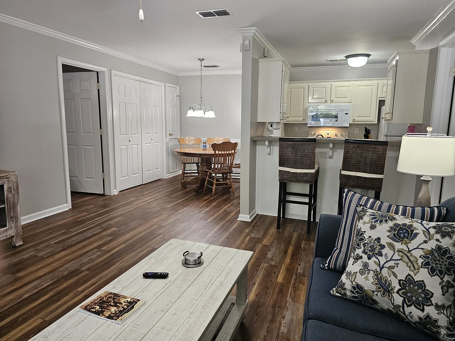 2 bed, 1160 sqft, $2,300 — Photo 3