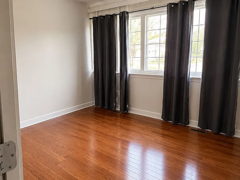 540 McCowan Rd #MAIN FLOOR — Photo 3
