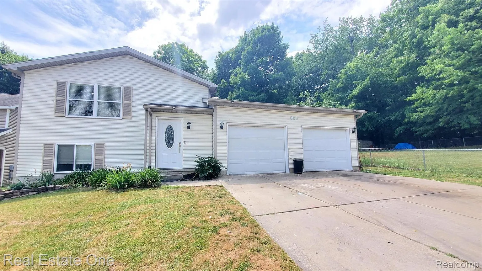 805 W Cavanaugh Rd photo 1