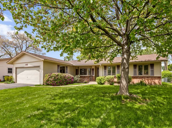 112 Braemar Dr, Elk Grove Village, IL 60007