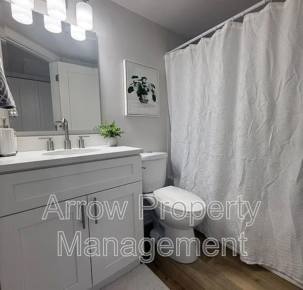 3405 Holdrege St #103 — Photo 8