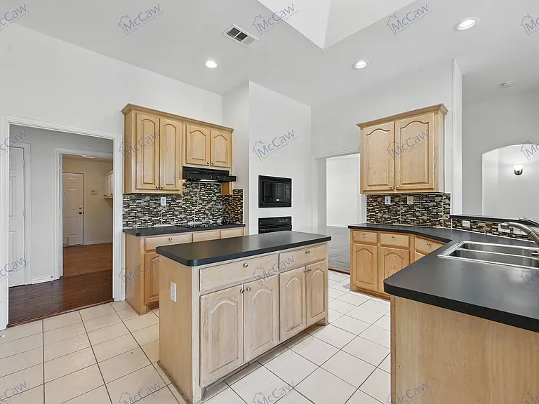 544 Layton Dr — Photo 10