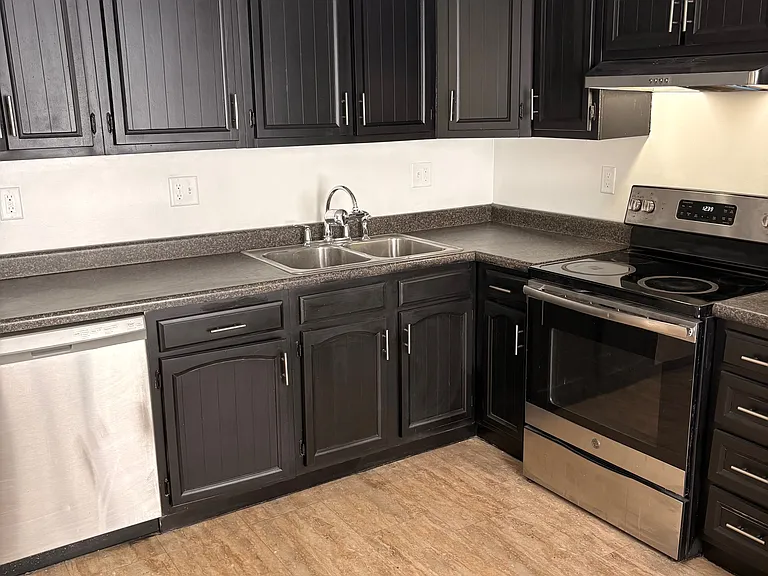303 E 60th Ct — Photo 5