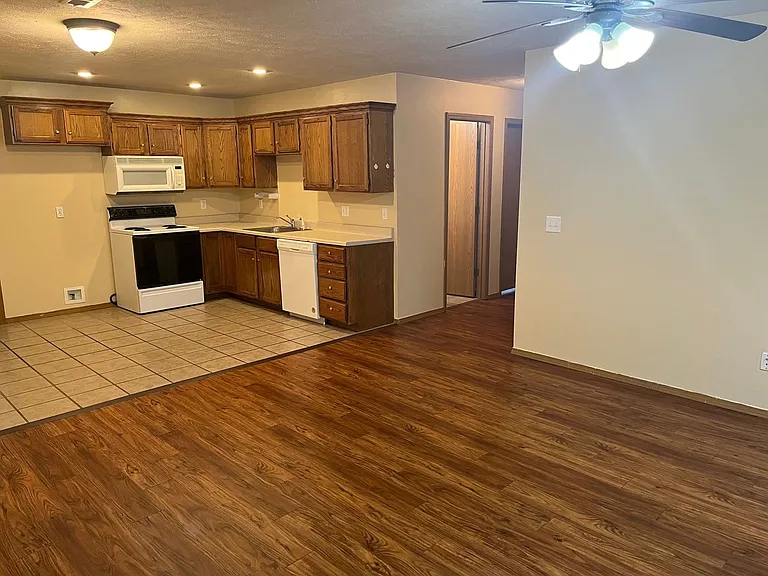 5551-5553 N Brown Ln — Photo 4