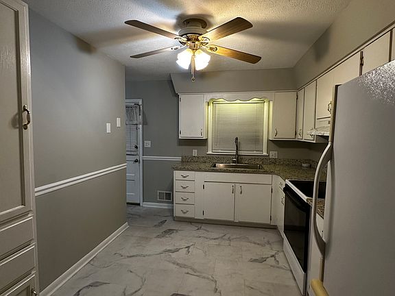 4th image of 3024 Leman Dr