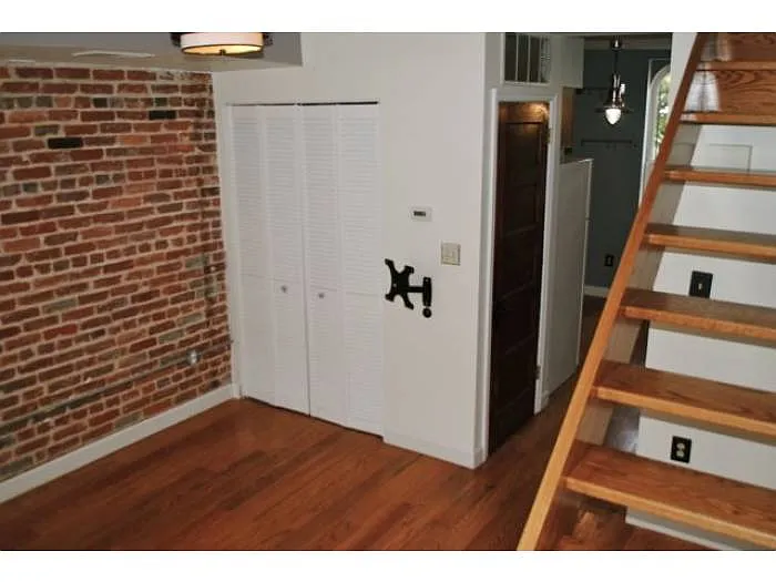 425 Elm St NW photo 1